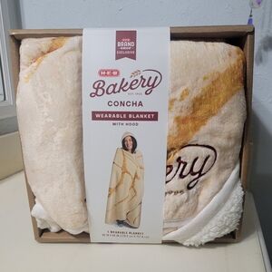 Bakery Concha Wearable Blanket with Hood - Cream and Brown